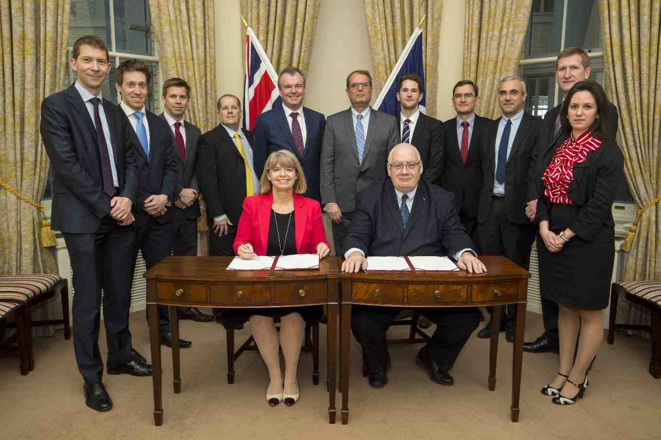 Le Ministre de la Défense britannique, Mme Harriett Baldwin, et  le Délégué général pour l'armement Laurent Collet-Billon ont signé ce jour un accord pour le lancement d’une phase de concept conjointe pour le programme de Futur missile antinavire.