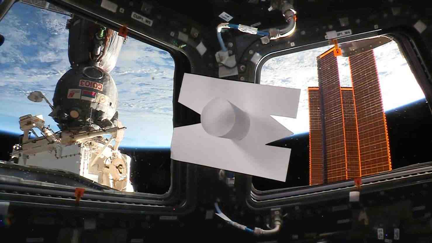 "Télescope intérieur" : Une œuvre performée à bord de l'ISS par Thomas Pesquet d’après le protocole conçu par l'artiste américano-brésilienEduardo Kac.