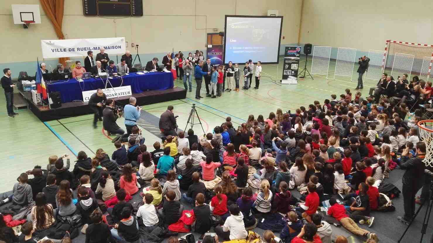 Environ 300 jeunes de Rueil-Malmaison assistaient à ce onzième contact ARISS effectué par Thomas Pesquet depuis le début de la mission Proxima.