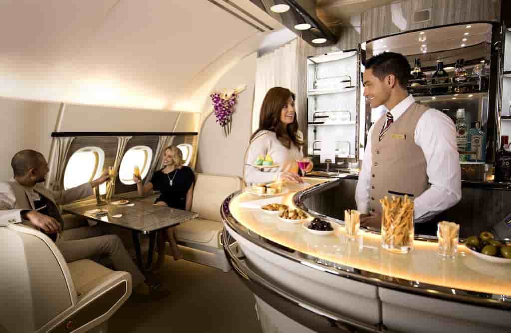 Le nouveau bar-lounge sur les Airbus A380 d'Emirates est beaucoup plus convivial.