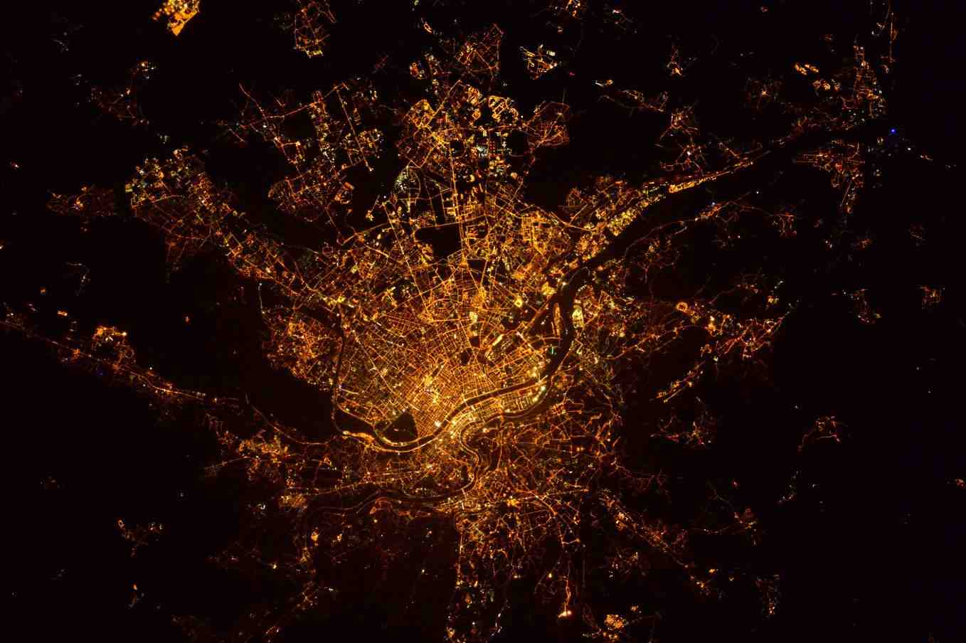Lyon la nuit, vue depuis l’ISS.