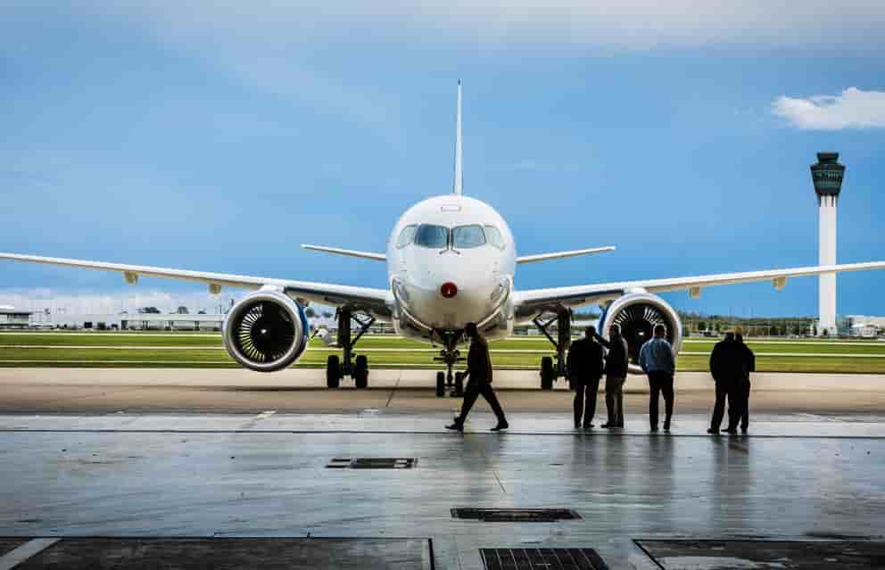 La division avions commerciaux de Bombardier aura été la plus performante pour l'année 2016, celles des avions d'affaires, des transports ont eu des revenus en baisse