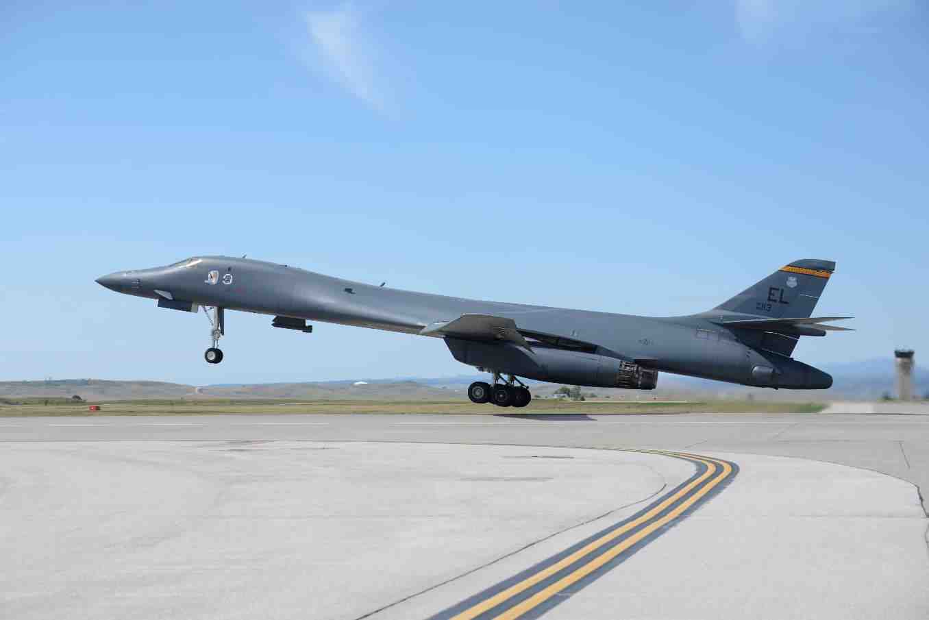 Un B-1B sur la base d'Andersen