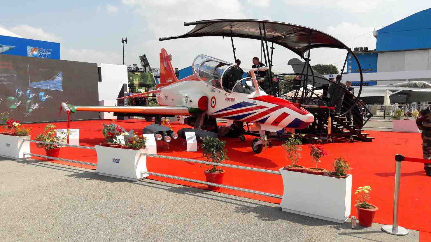 L'Advanced Hawk présenté avec sa gamme d'armement