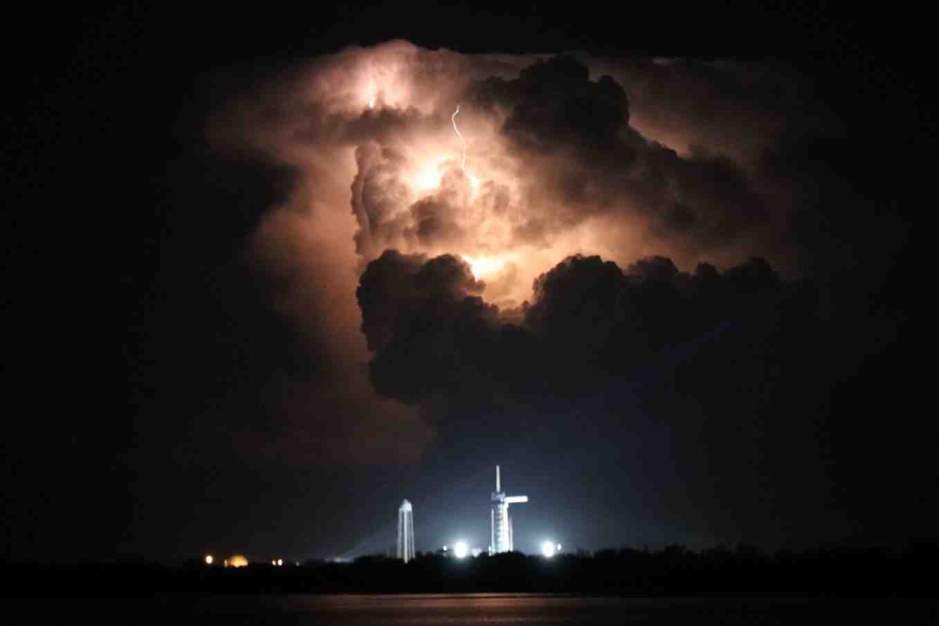 Un ciel parfois inquiétant avant le lancement de la mission DM-1...