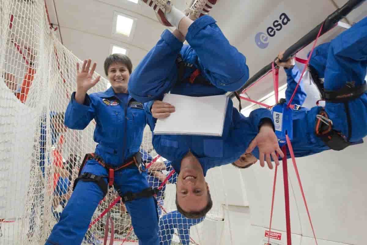 Matthias Maurer à l'occasion d'un vol parabolique, aux côtés de l'astronaute italienne Samantha Christoforetti.