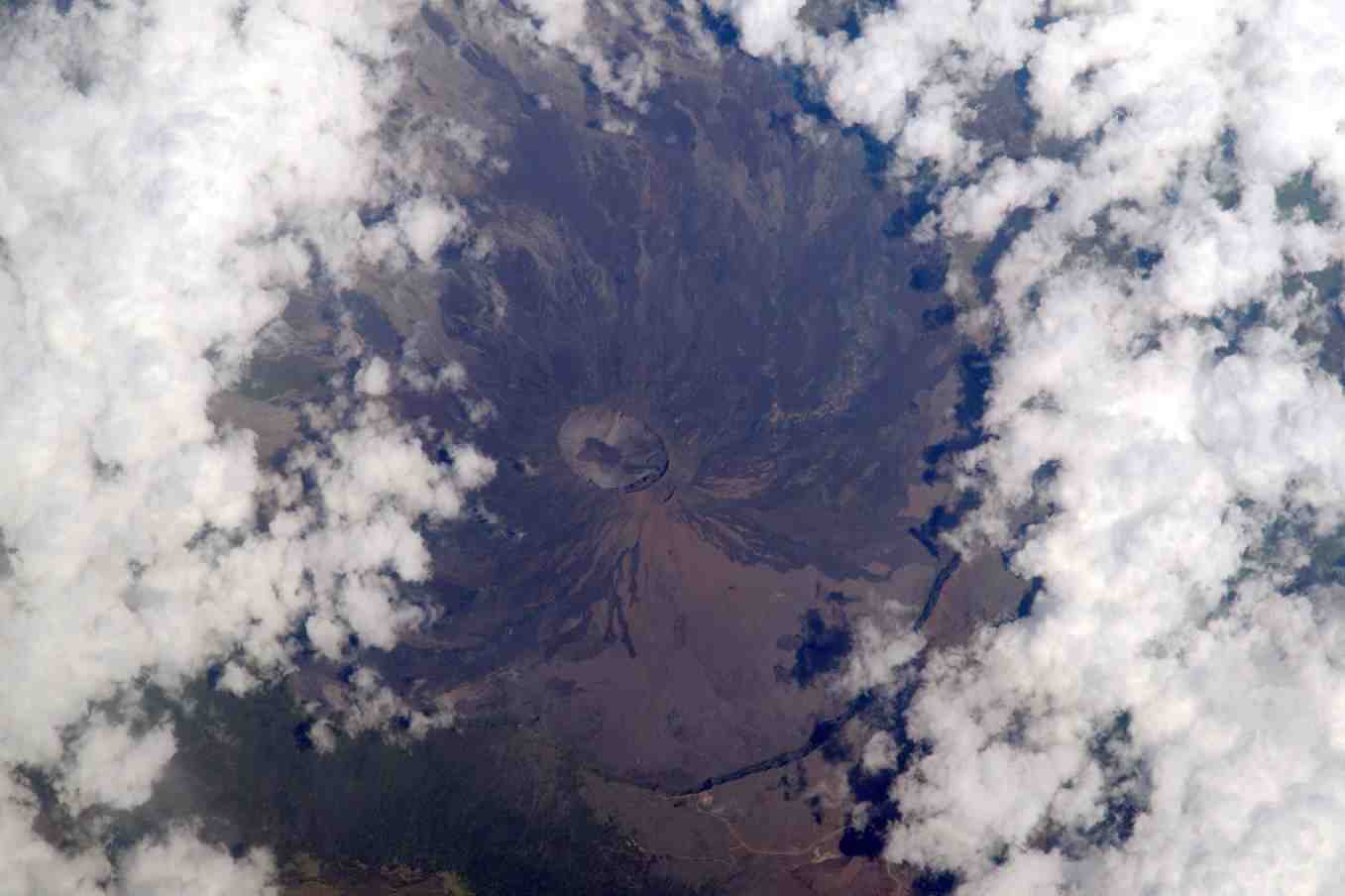 Le Piton de la Fournaise, vu depuis l’ISS.