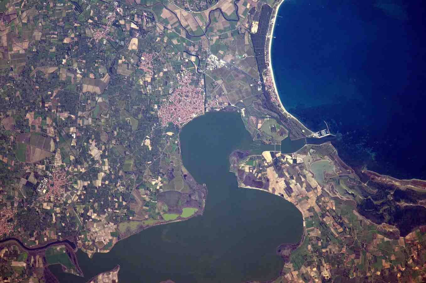 L’étang de Cabras en Sardaigne, depuis l’ISS.