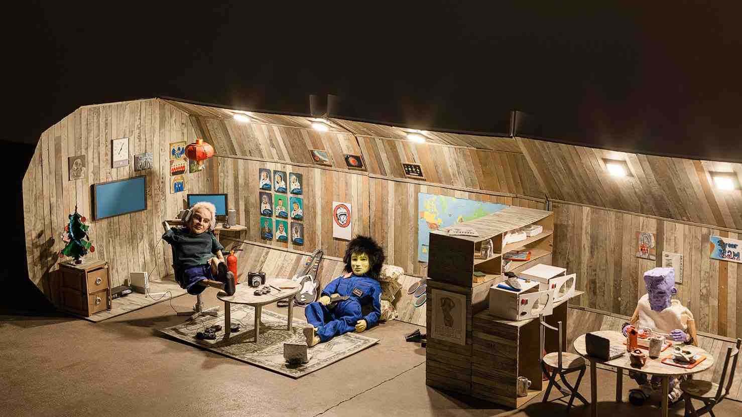 Une exposition mêlant marionnettes, vidéo et ressources documentaires.