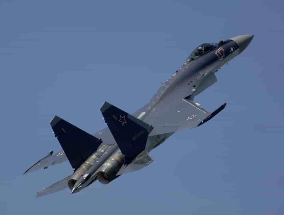 Le Su-35 en démonstration lors du salon MAKS