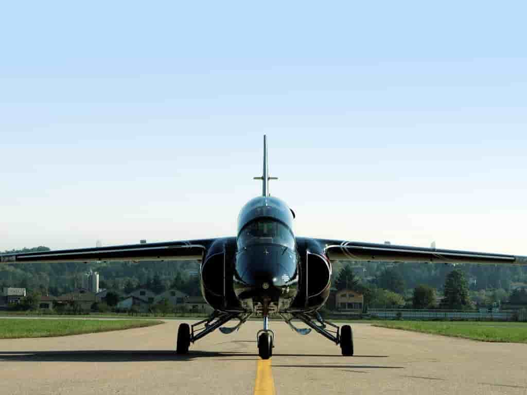 Le jet biplace d'entraînement Aermacchi M-345HET a effectué son premier vol le 29 décembre 2016.
