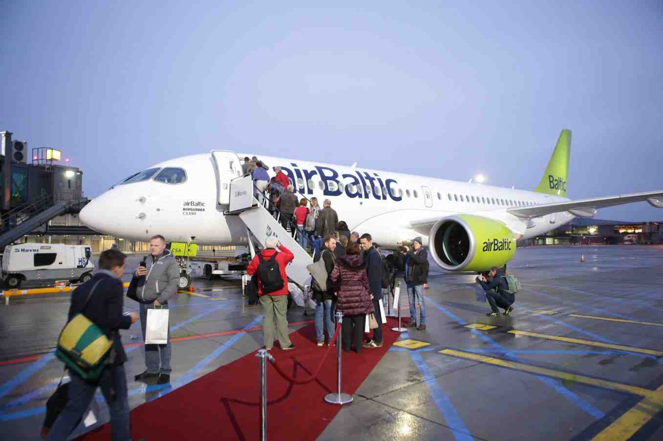 airBaltic a choisi une configuration cabine pour 145 passagers répartis en deux classes.