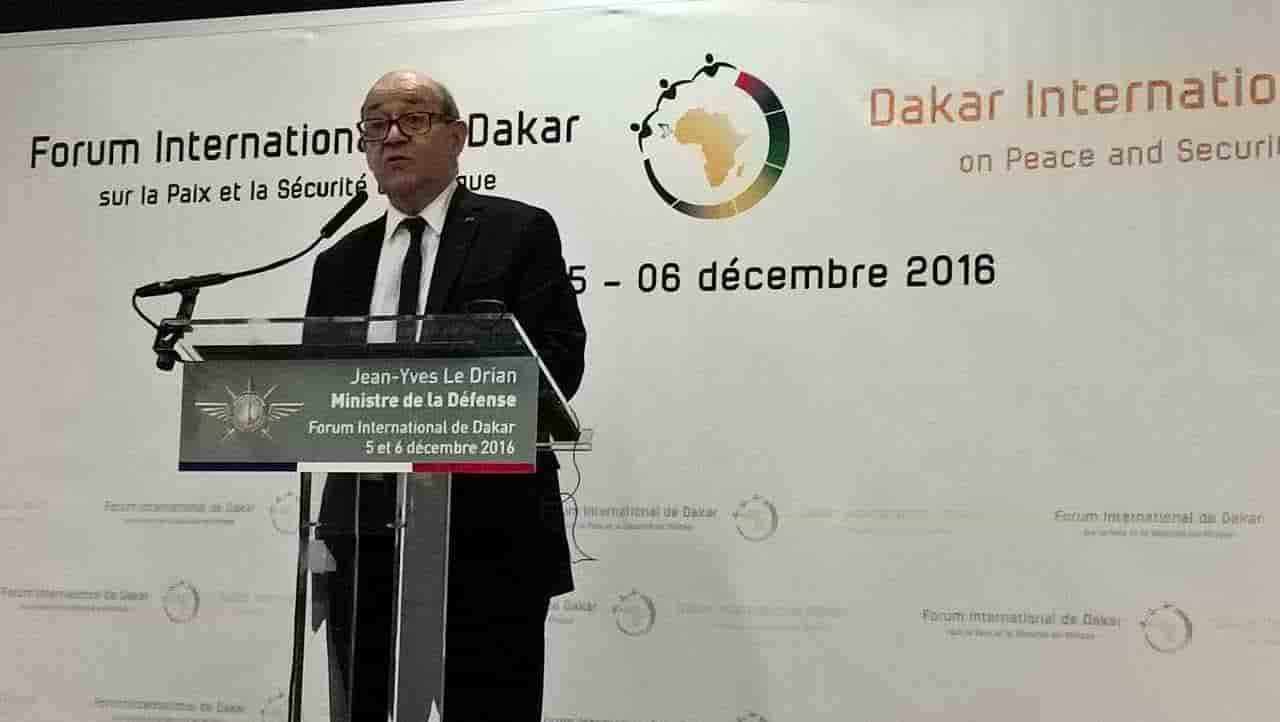 Jean-yves Le Drian à Dakar
