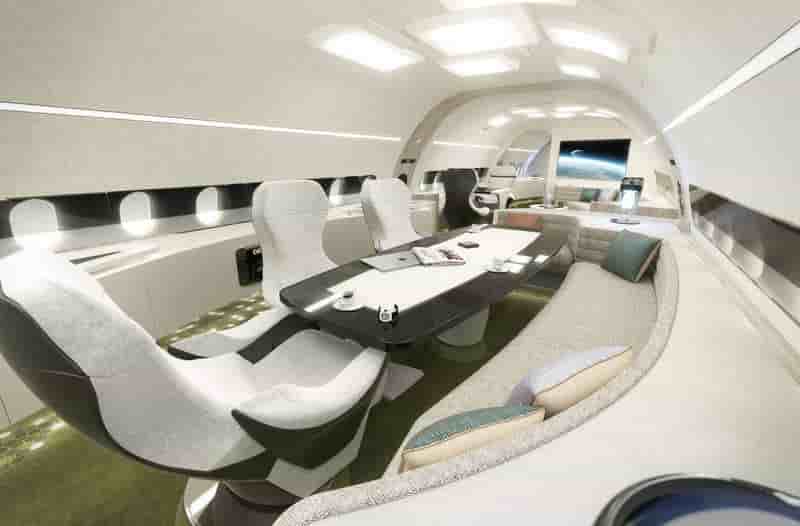 Vue de l'espace salle à manger/salle de conférence.