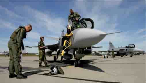 Les Gripen E qui ont fait l'objet d'une commande de 60 avions pour remplacer les actuels JAS39C/D font l'objet d'une controverse qui pourrait s'avérer coûteuse.