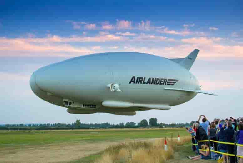 Le Airlander 10 a effectué son vol inaugural le 17 août 2016