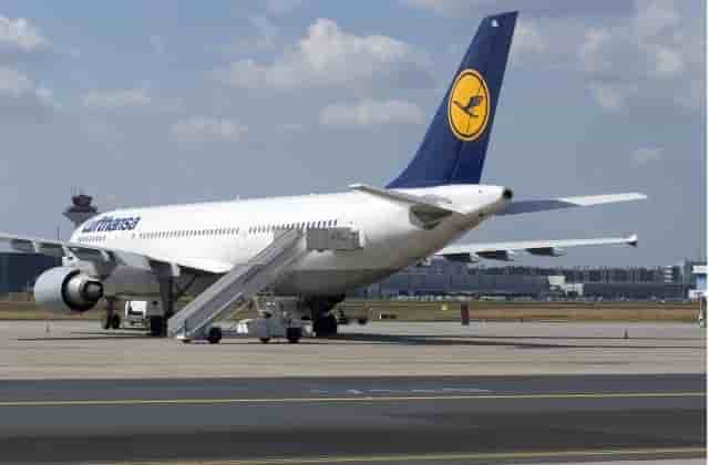 Lufthansa table sur une baisse de 8 % à 9 % de sa recette unitaire au deuxième semestre 2016, hors effets de change.