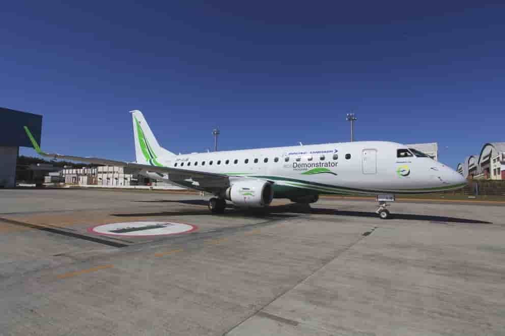 La nouvelle phase du programme ecodemonstrator de Boeing se matérialise sous forme d'un Embraer E170, équipé entre autre d'une voilure spécifique et revêtue d'une peinture à la surface basse adhérence.
