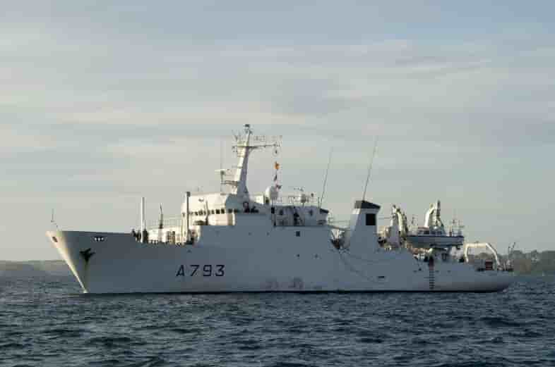 Le signal a été localisé par le navire "Laplace" de la Marine Nationale.