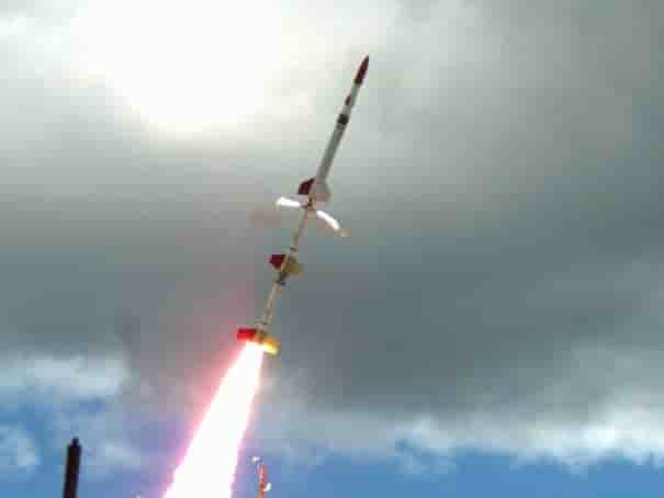 L'un des tirs de Hifire effectués depuis le polygone de tir de missiles de Hawaii.
