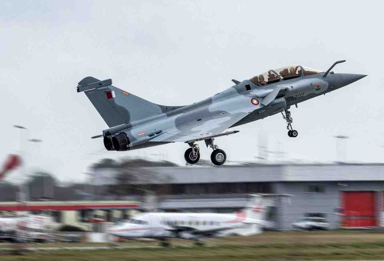 Dassault Aviation a livré le premier Rafale au Qatar.