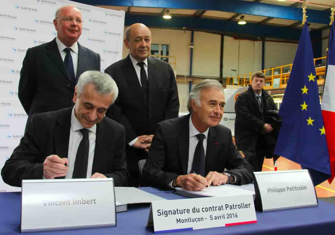 Signature du contrat d'acquisition du Patroller à Montluçon