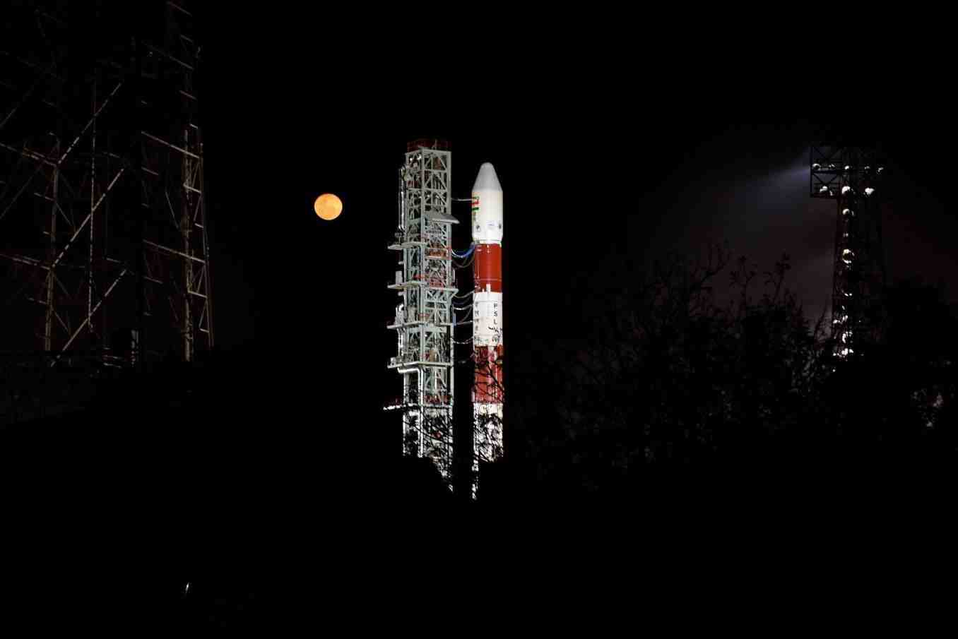 Veille du vol inaugural du PSLV DL, à Sriharikota.