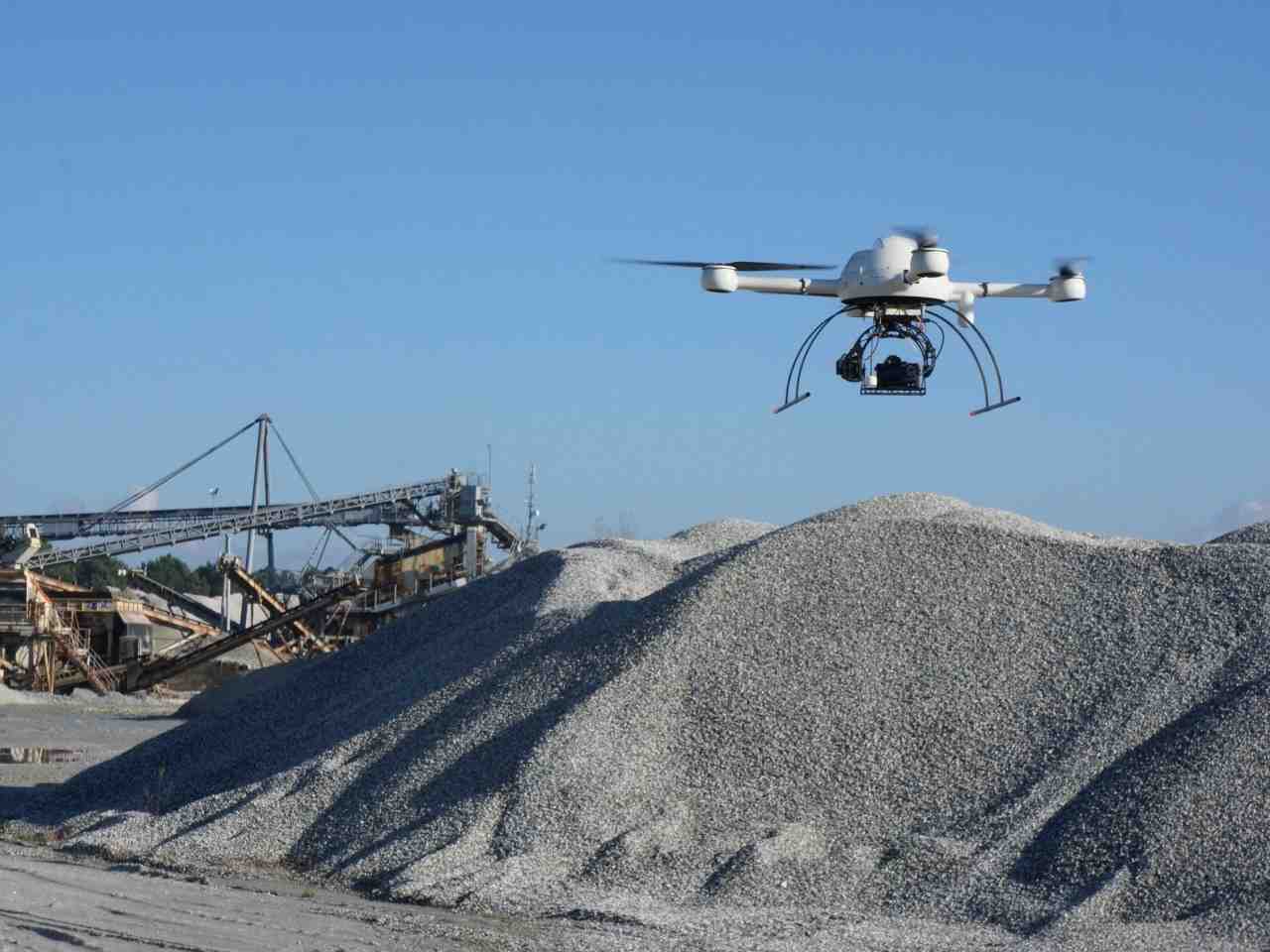 Air Marine opère différents drones selon les missions demandées : du Falcon 8 au DT18 en passant par le MD4-1000 et le Gatewind.