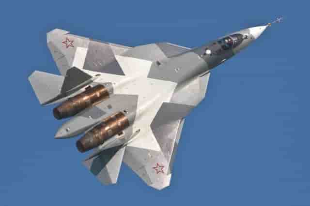 Le Sukhoi T-50 PAK-FA devrait débuter les essais avec sa nouvelle motorisation, dite de deuxièlme phase, d'ici la fin de cette année.