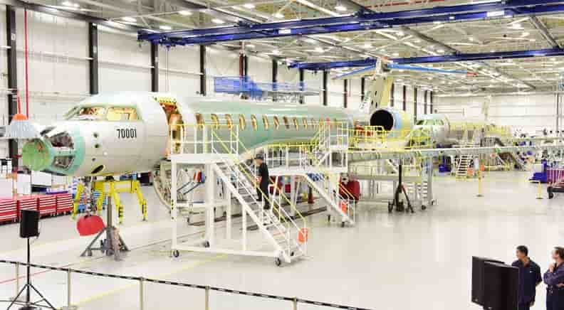 Les deux premiers prototypes du Global 7000 de Bombardier sont presque achevés.