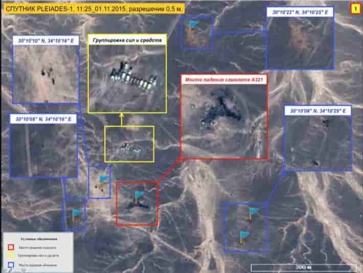 Image satellite du lieu de la catastrophe. Dans les carrés rouges, l'endroit où se situe ce qui reste de l'Airbus A321, dans les bleus différents débris, dans les jaunes les véhicules des enquêteurs.
