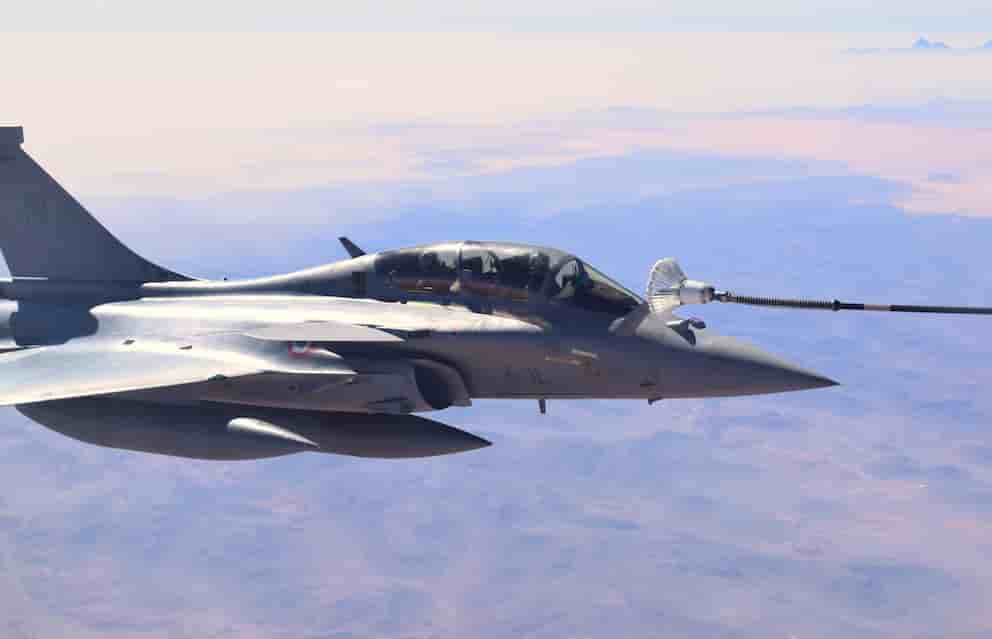 Rafale refuelling.