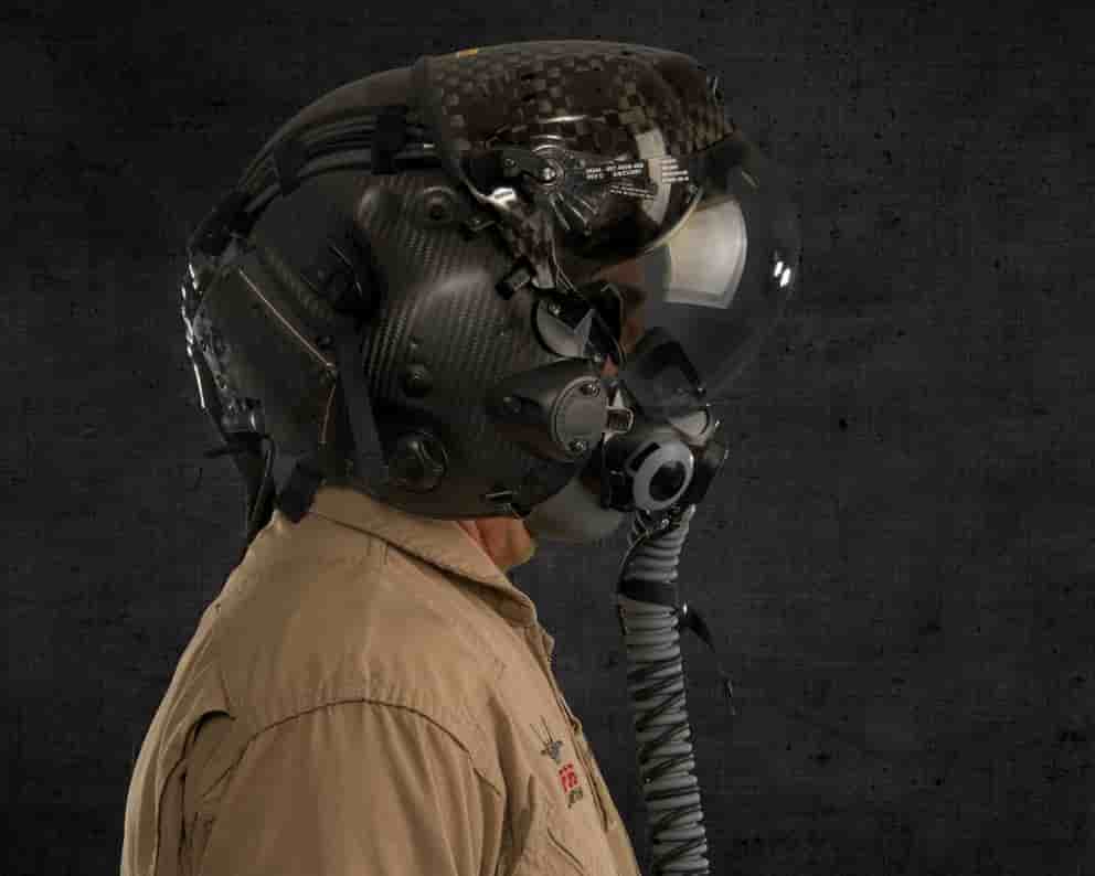 Le casque Gen III qui équipe les pilotes de F-35 fera l'objet d'un allègement. Il fait partie des trois mesures prises destinées à remédier aux possibilités de blessures graves lors d'éjections à basses vitesses.