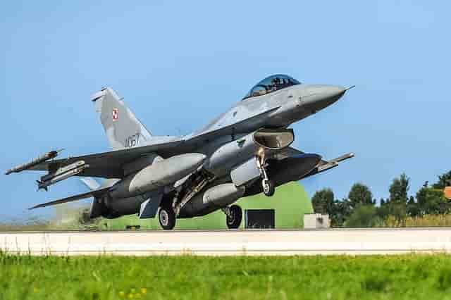 115 chasseurs dont des F-16 polonais participent à Trident Juncture 2015.