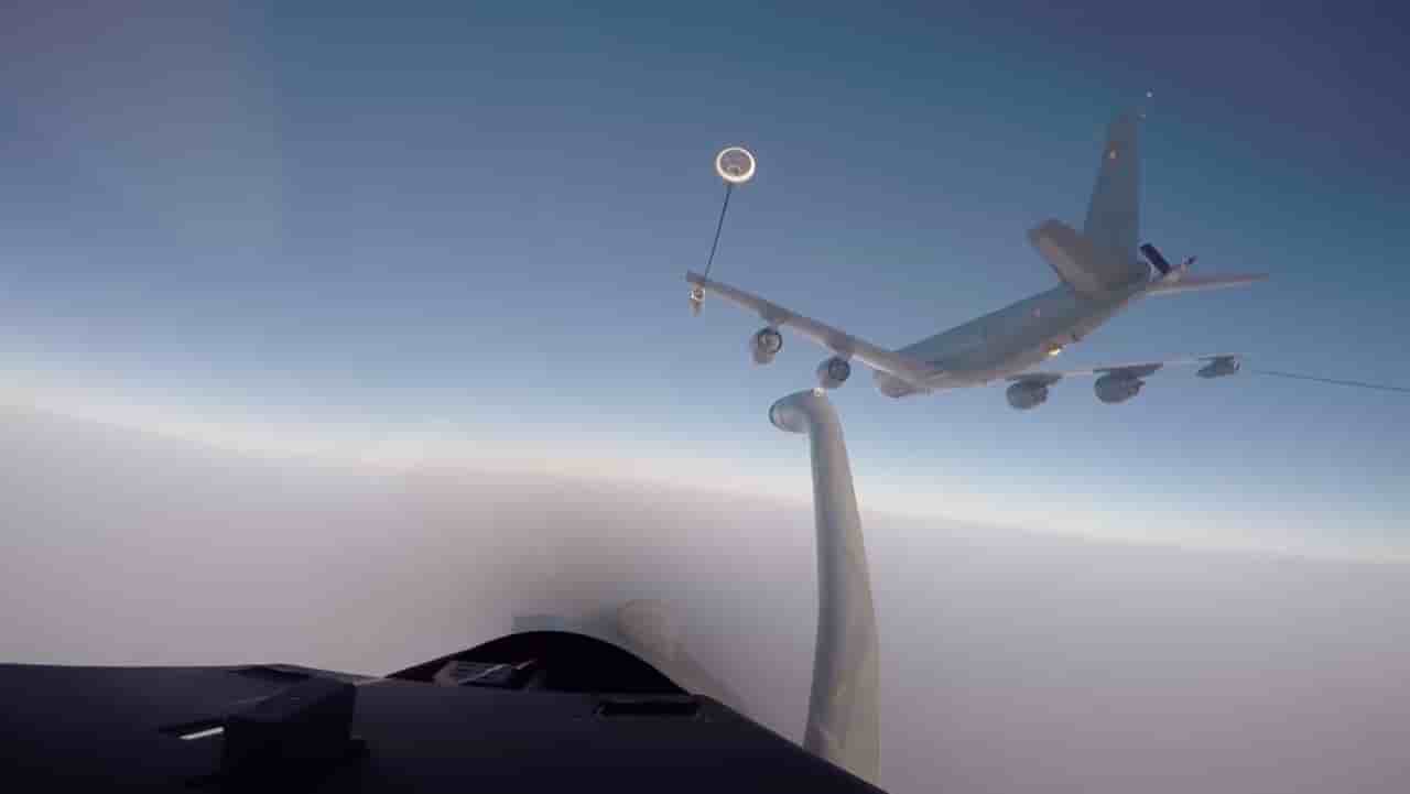 Rafale au ravitaillement.
