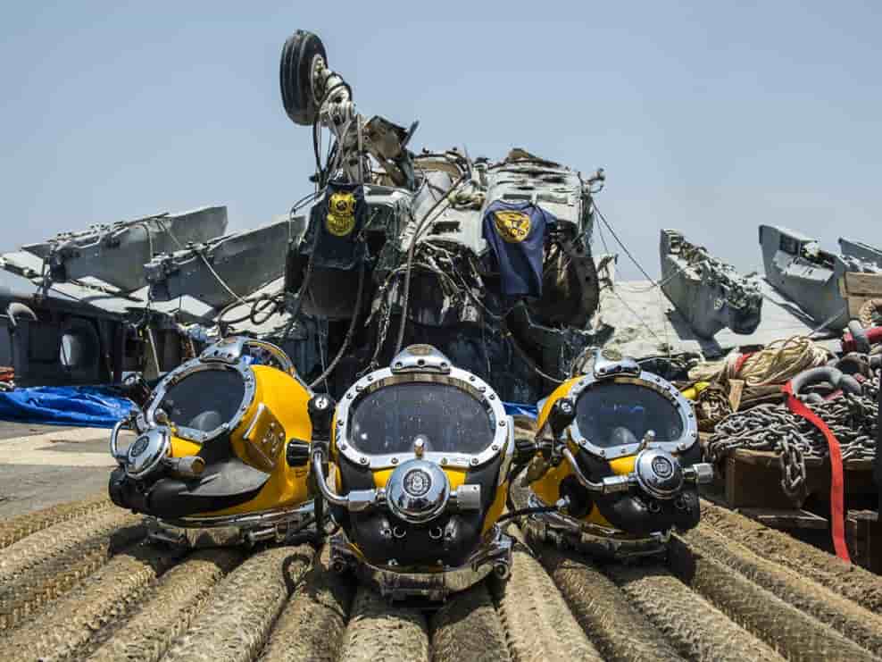 Les débris du Super Hornet remontés