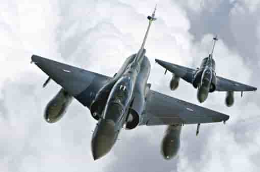 Les Mirage 2000 seront affectés à terme à l'opération Barkhane, tandis que les Rafale eux seront déployés sur le théâtre de l'opération Chammal.