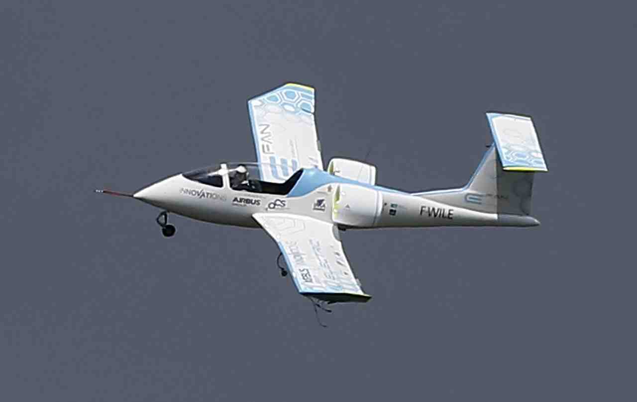 Le prototype d'avion électrique E-Fan va tenter de traverser la Manche le 10 juillet.