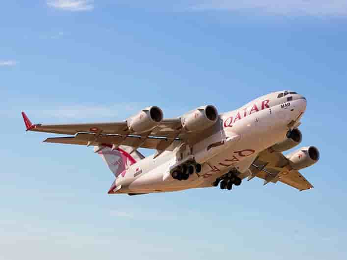 C-17, ici aux couleurs de Qatar Airways afin de souligner le rôle à la fois civil et militaire du transporteur stratégique.