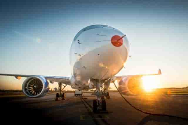 Le Bombardier CSeries d'essai FTV1. Les retards accumulés sur le programme se traduisent par une très lourde facture pour le constructeur.