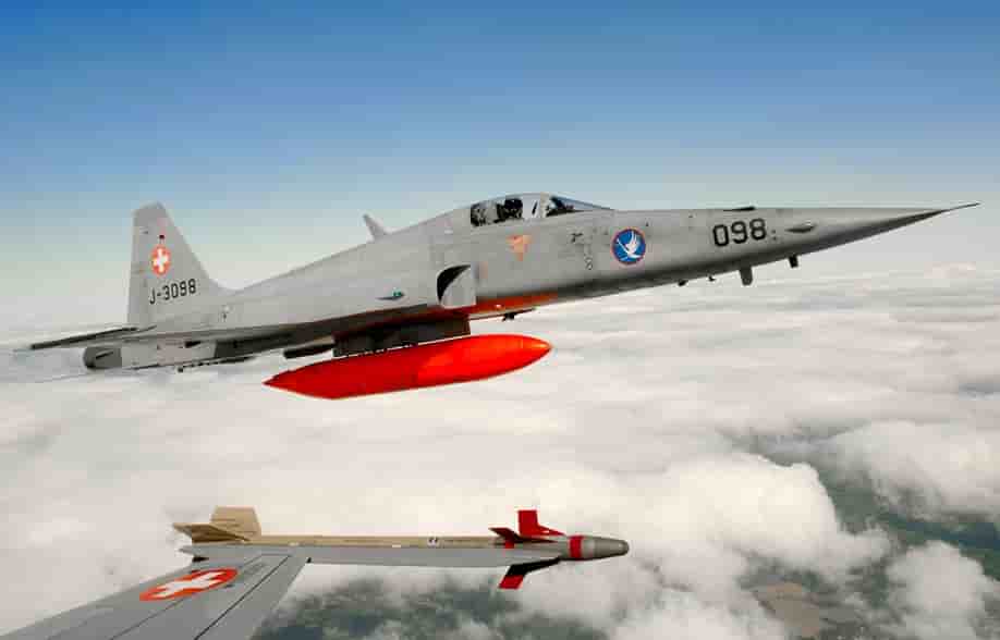 Ce sont deux F-5 de la Patrouille suisse, similaires à celui-ci excepté la décoration, qui sont entrés en collision à proximité de la base aérienne de Leeuwarden, au nord de la Hollande.