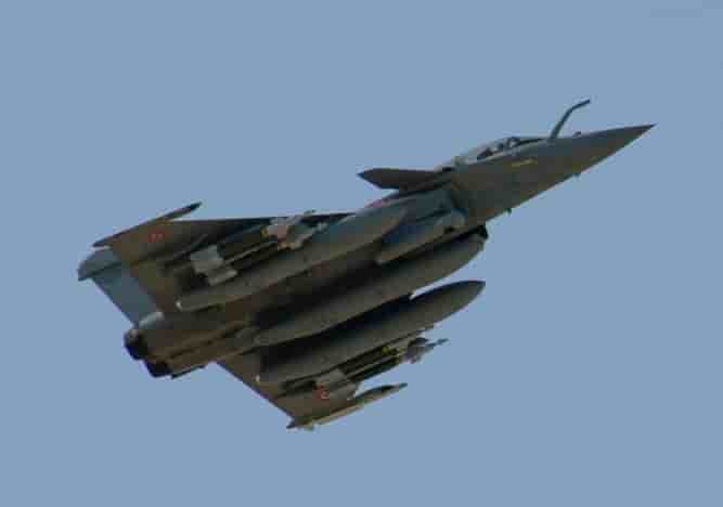 Pour l'heure les Rafale français mettent en œuvre des bombes GBU-12 et des AASM. Le canon de 30 mm a également été employé