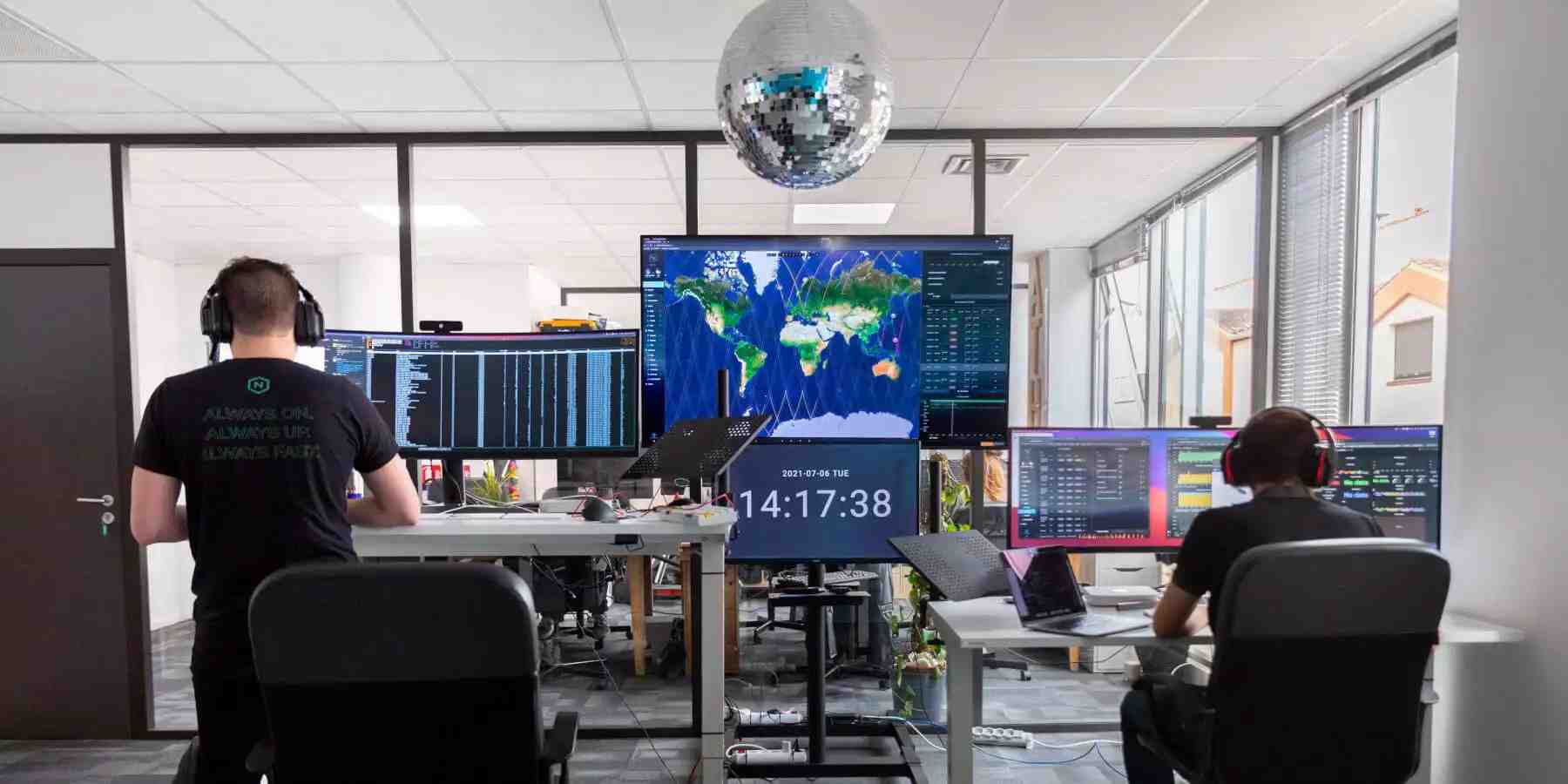 Salle de contrôle de Loft Orbital à Toulouse