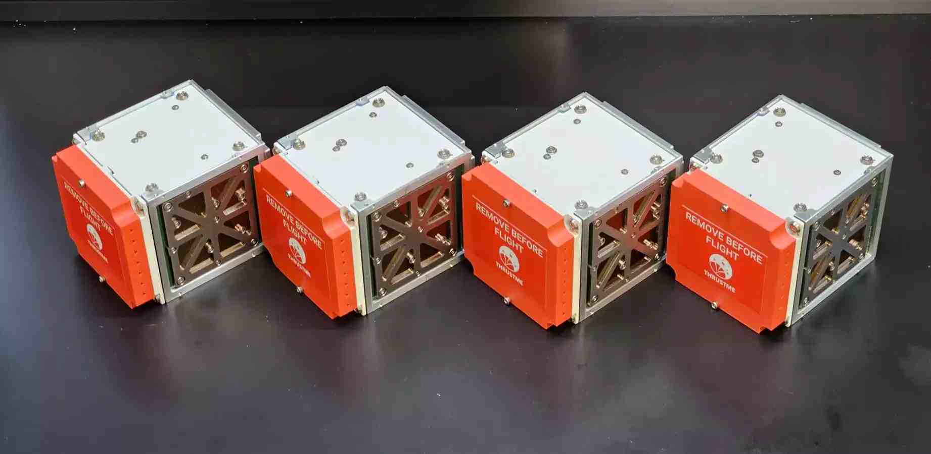 Lot de propulseurs NPT30-I2 récemment sortis de la nouvelle ligne de production de ThrustMe