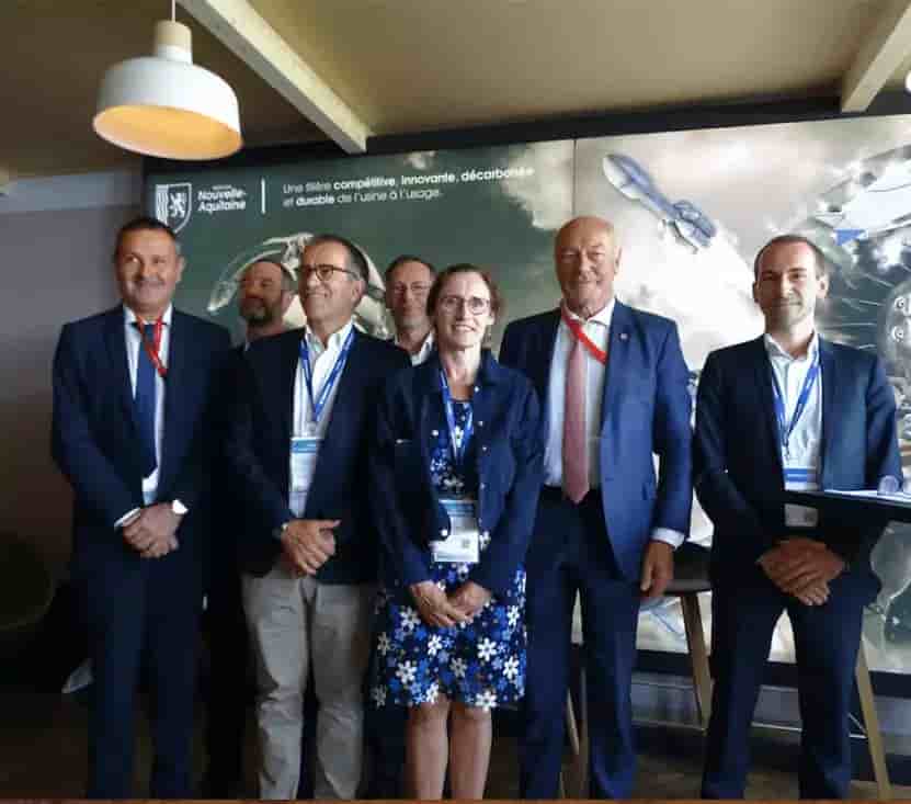 Pascal Pénicaud, président fondateur d'Elyse Energy (premier en partant de la droite) à côté d'Alain Rousset, président de la Région Nouvelle-Aquitaine