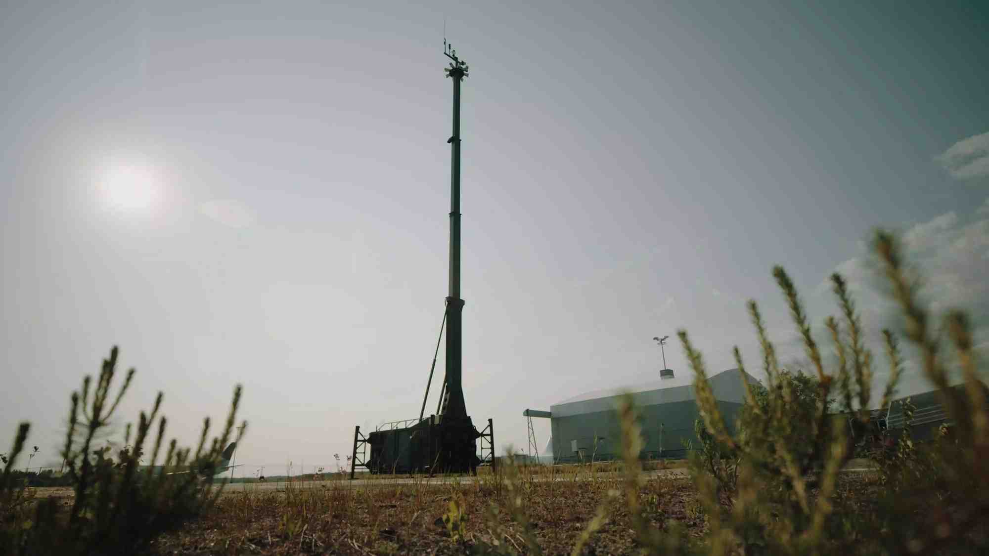 r-twr_deployable_mast_shelter