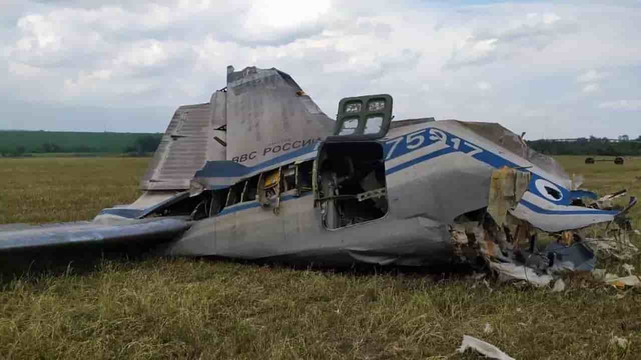Une partie des débris de l'épave de l'Il-22 russe.