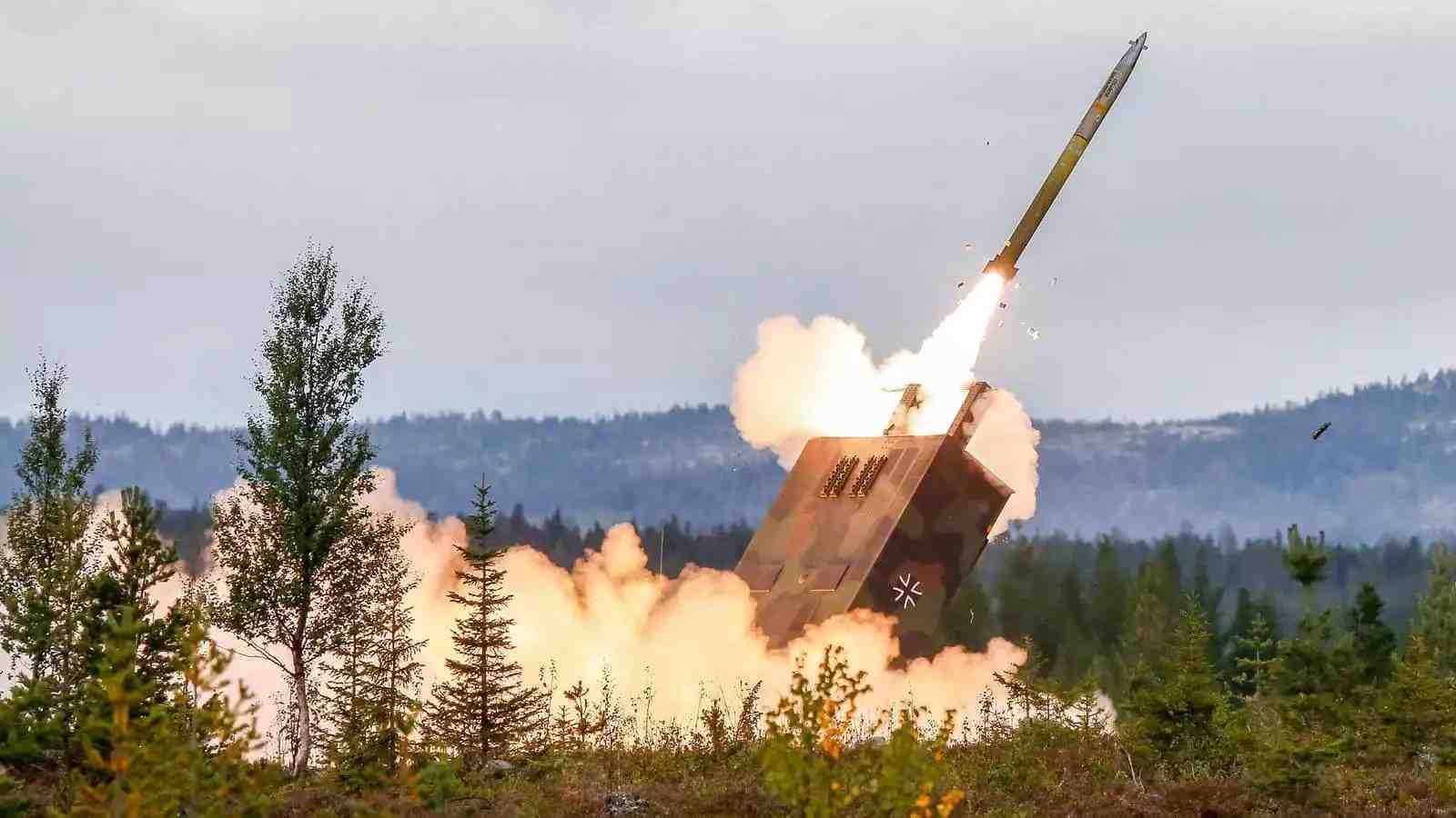 raketenwerfer-mars-ii-schiesst-rakete-ab
