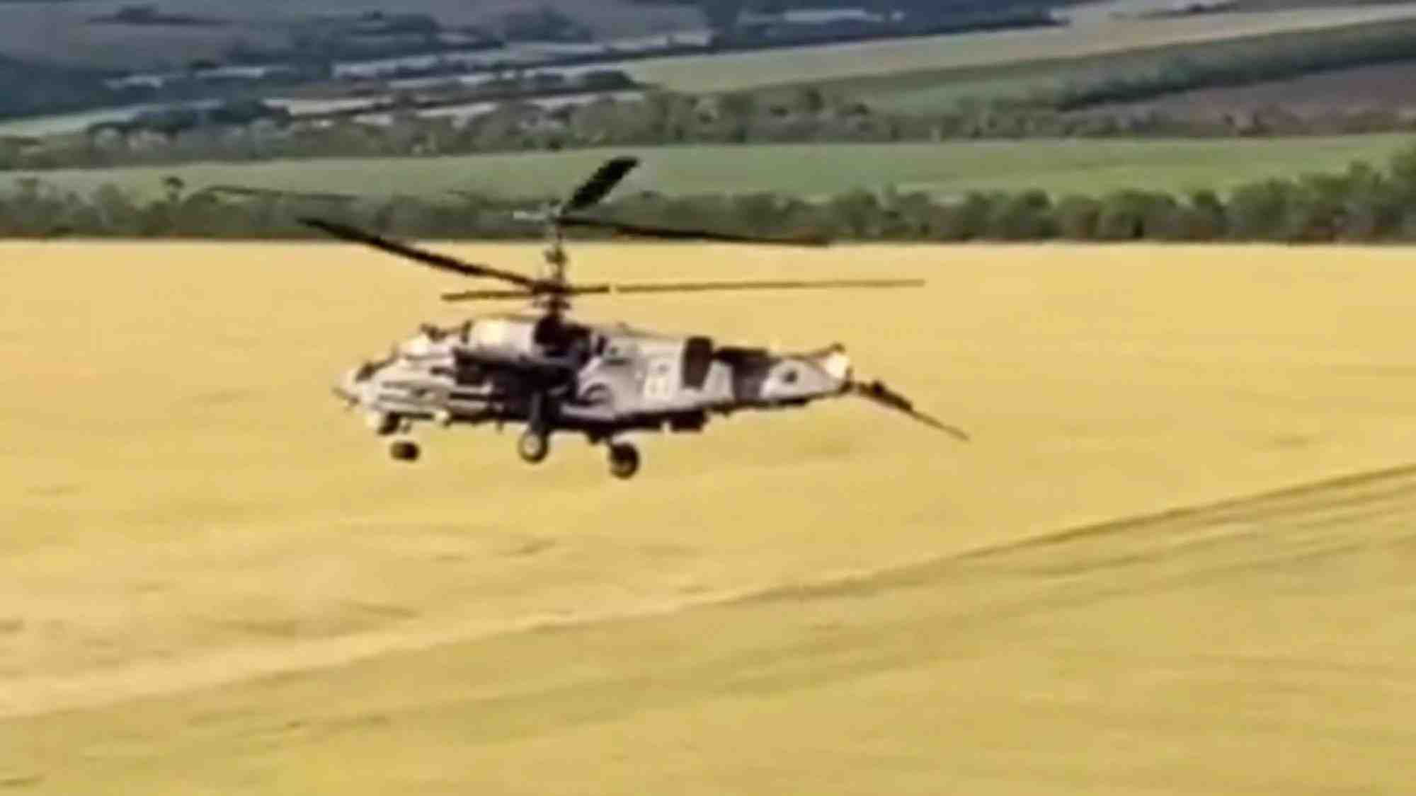 Hélicoptère de reconnaissance et de combat Ka-52 Hokum-B russe sans empennage.