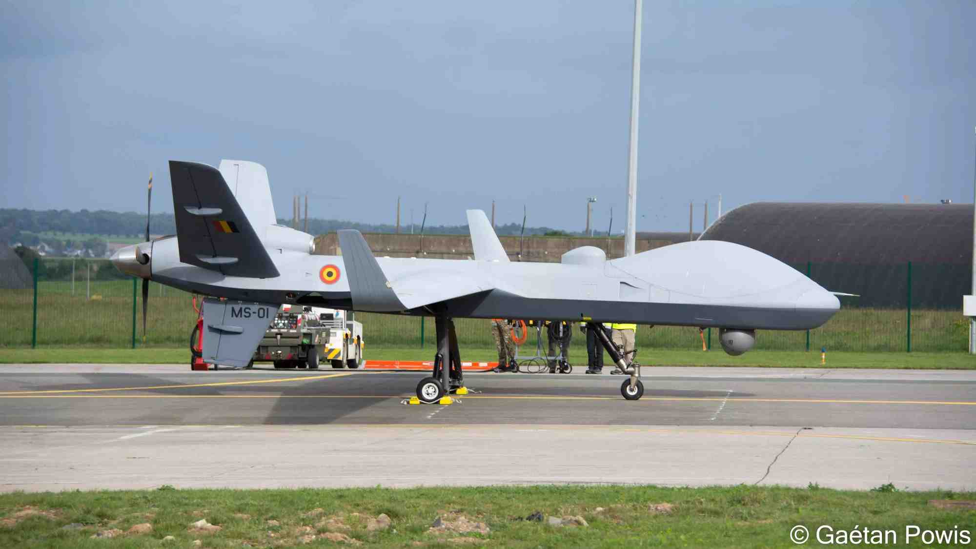 Drone MALE MQ-9B SkyGuardian belge (MS-01) sur le parking de la base aérienne de Florennes (Belgique).